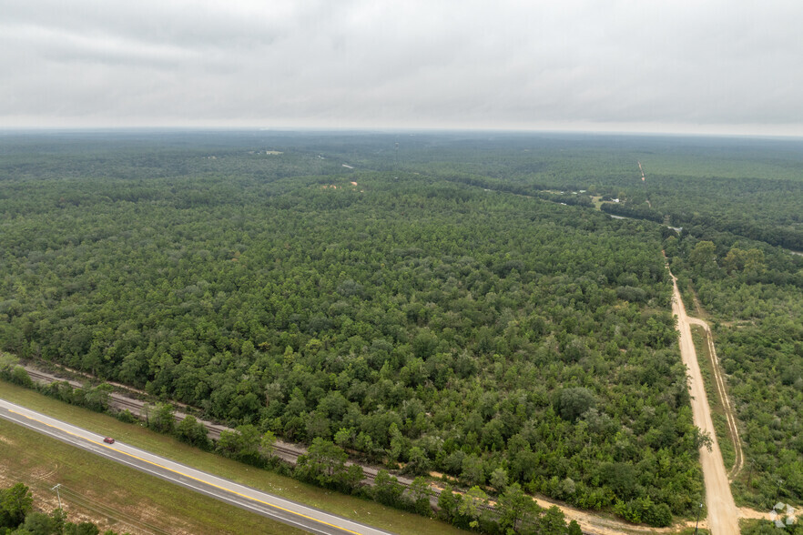 123 Wildwood Lakes Dr, DeFuniak Springs, FL for sale - Primary Photo - Image 1 of 13