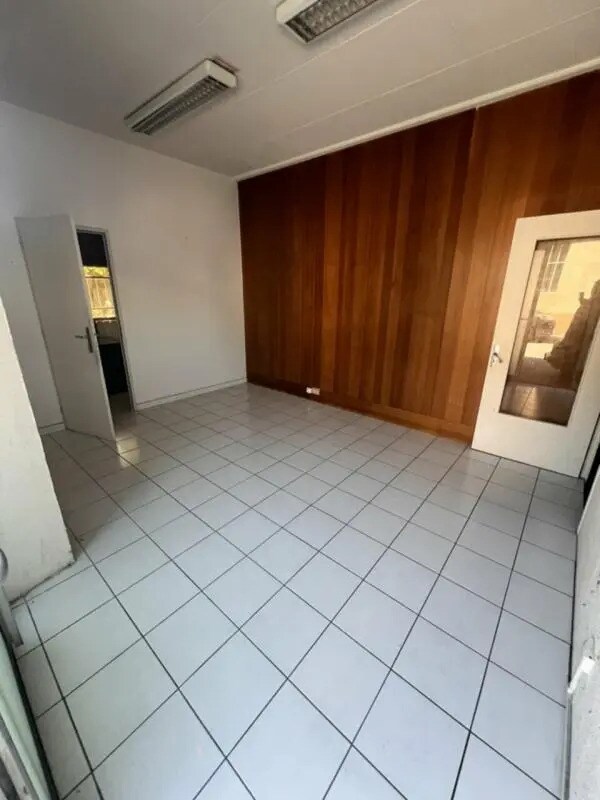 Office in Lyon for lease Interior Photo- Image 1 of 8