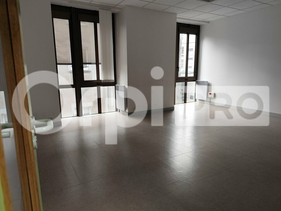 Office in Limoges for lease Interior Photo- Image 1 of 6