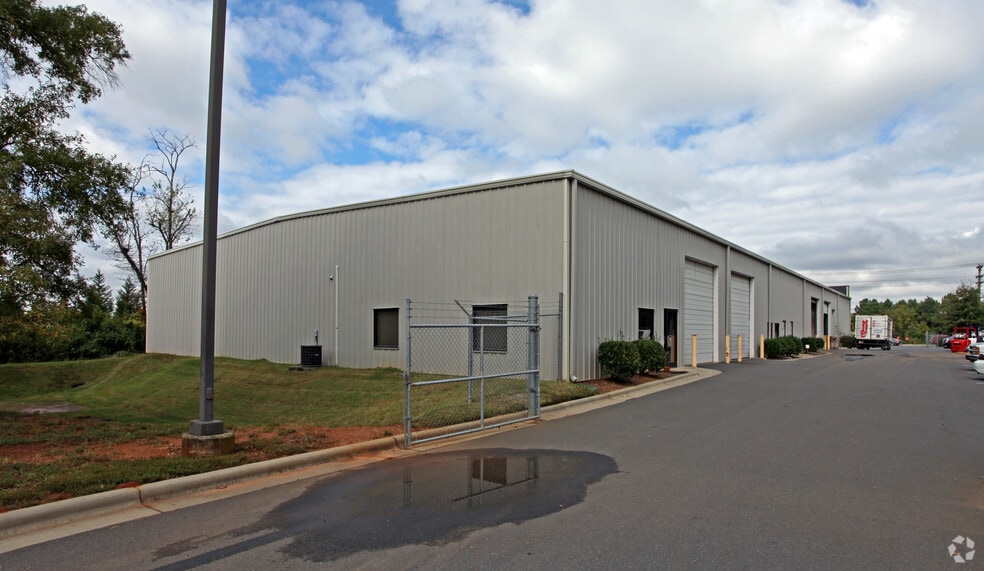 4316 Sunset Rd, Charlotte, NC for lease - Building Photo - Image 2 of 3