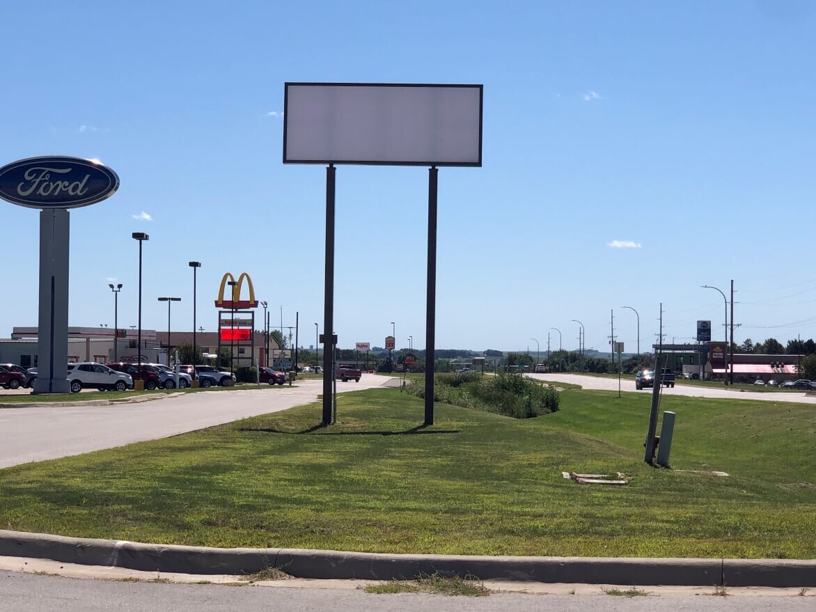 1610 N 2nd St, Cherokee, IA 51012