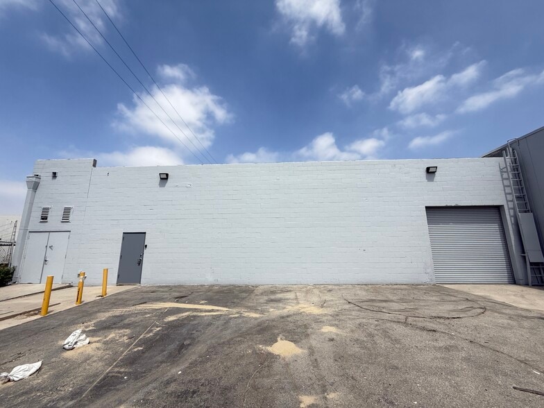 13596 Vaughn St, San Fernando, CA for lease - Building Photo - Image 3 of 17