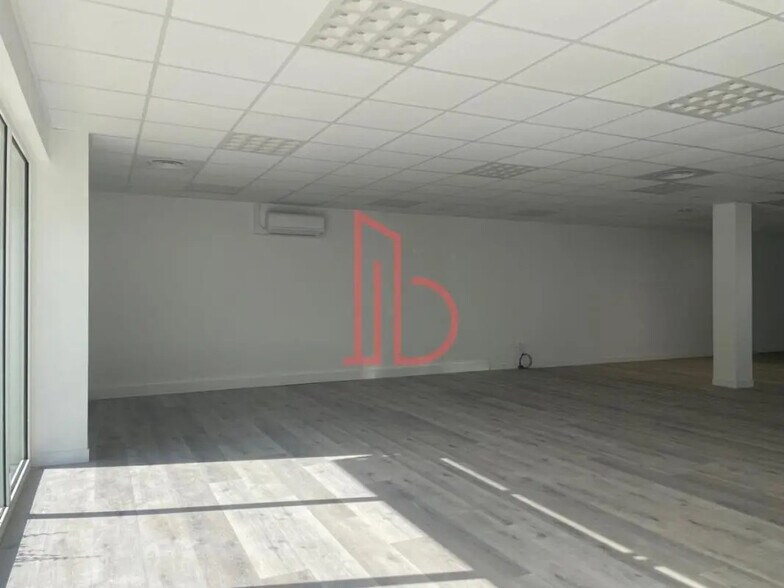 Office in Canéjan for lease - Interior Photo - Image 2 of 8