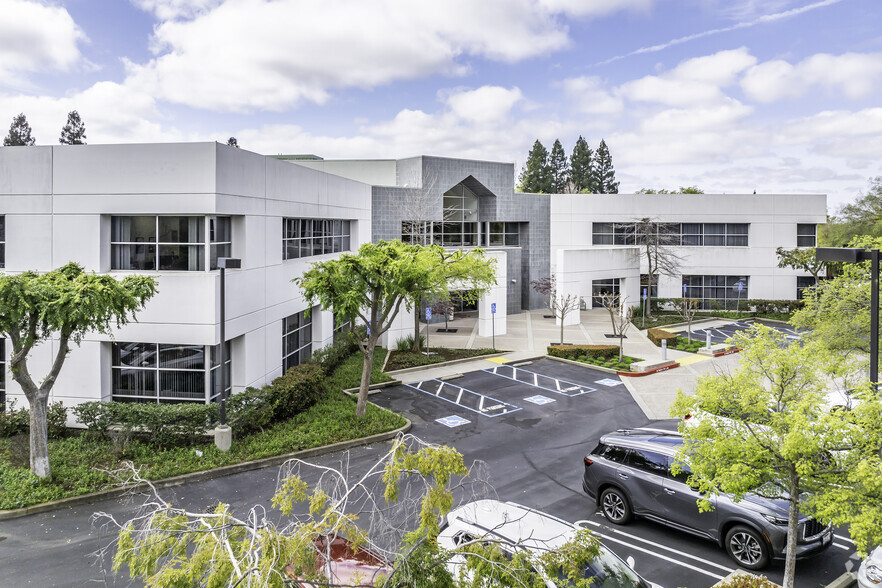 2220 Douglas Blvd, Roseville, CA for lease - Building Photo - Image 1 of 6