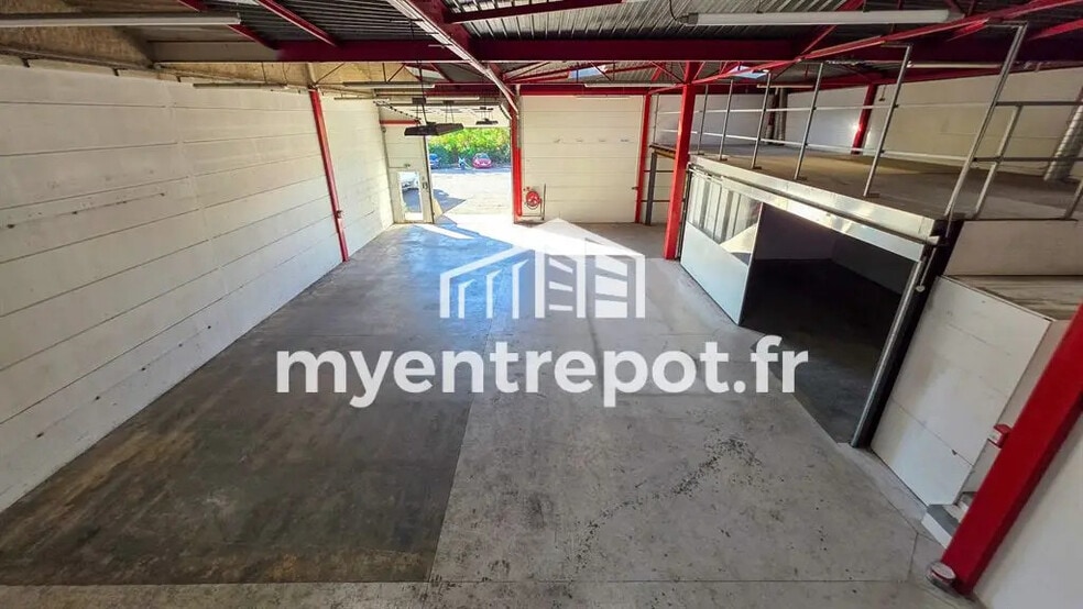 Flex in Marseille for lease - Building Photo - Image 3 of 10