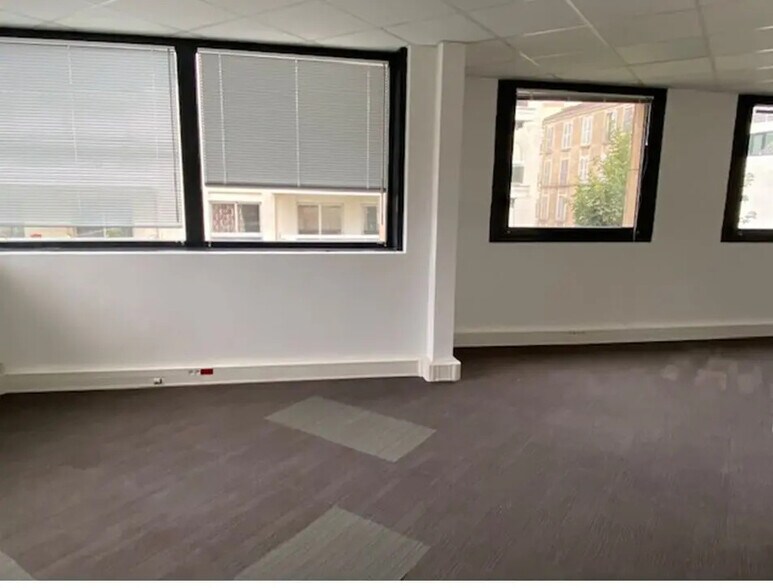 Office in Boulogne-Billancourt for lease - Building Photo - Image 2 of 5