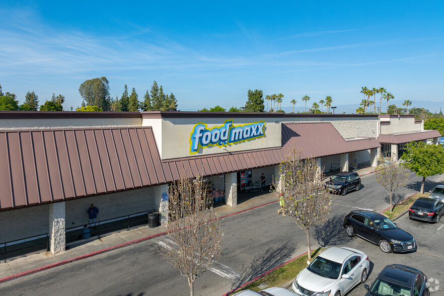 4300-4492 Ming Ave, Bakersfield, CA for lease - Building Photo - Image 1 of 11