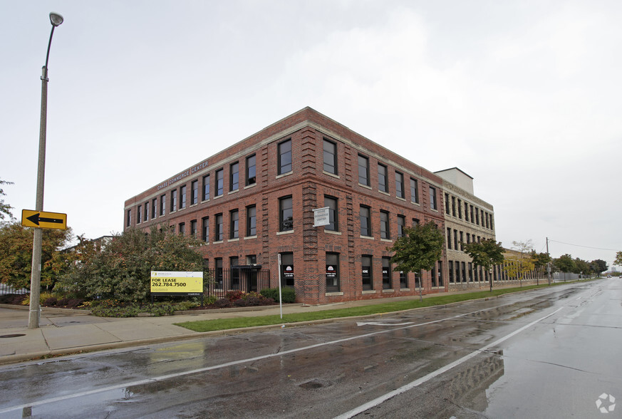 3073 S Chase Ave, Milwaukee, WI for lease - Primary Photo - Image 1 of 3