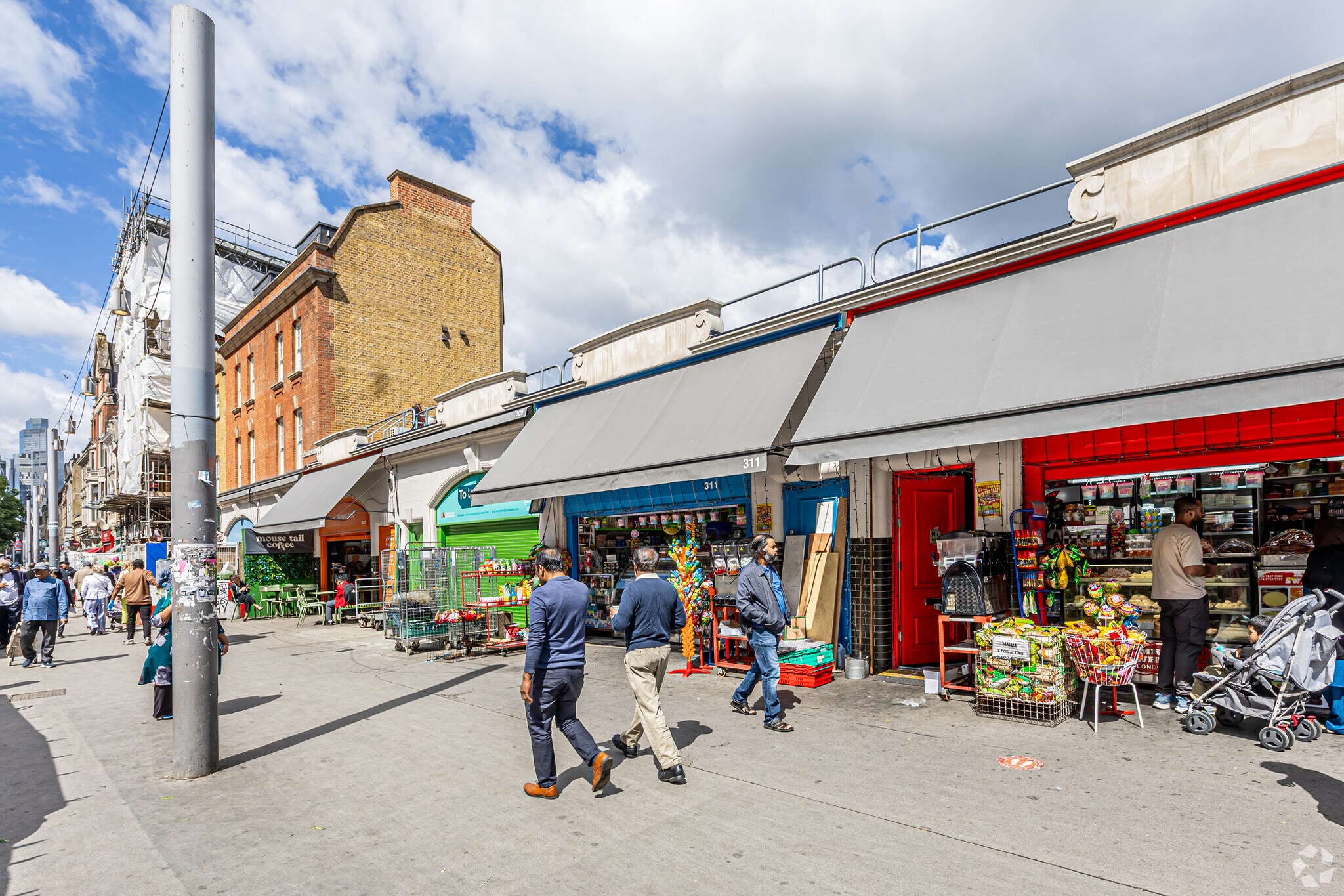 309 Whitechapel Rd, London for lease Primary Photo- Image 1 of 3