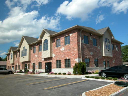 120 Batson Ct, New Lenox, IL for lease - Building Photo - Image 3 of 21