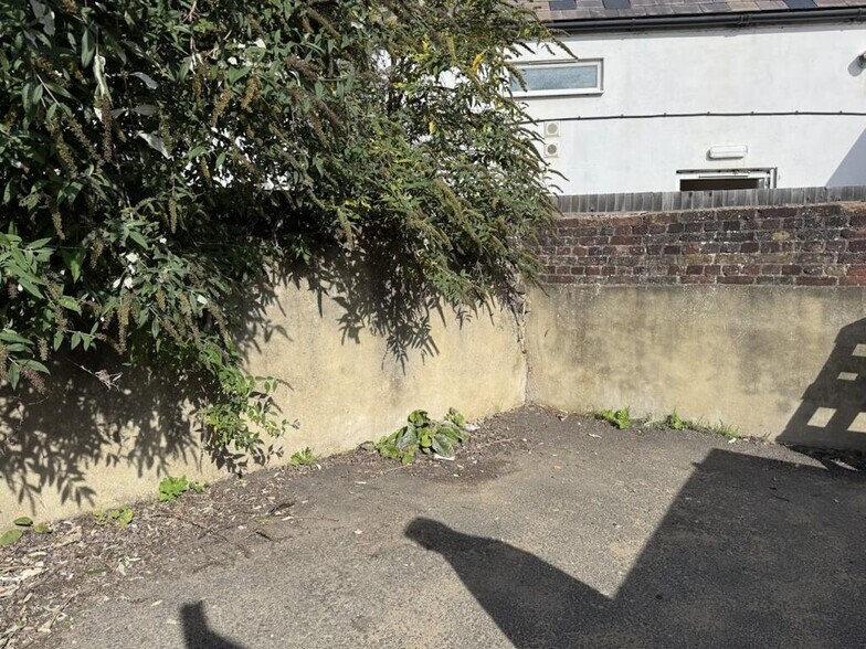 56 London Rd, Hemel Hempstead for lease - Building Photo - Image 2 of 2