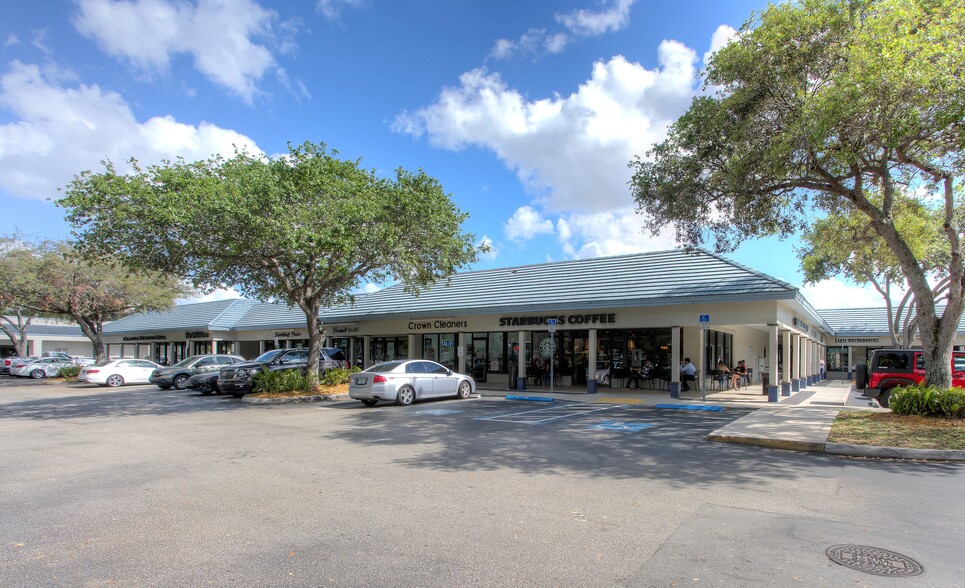 8000-8040 NW 154th St, Miami Lakes, FL for lease - Building Photo - Image 3 of 4