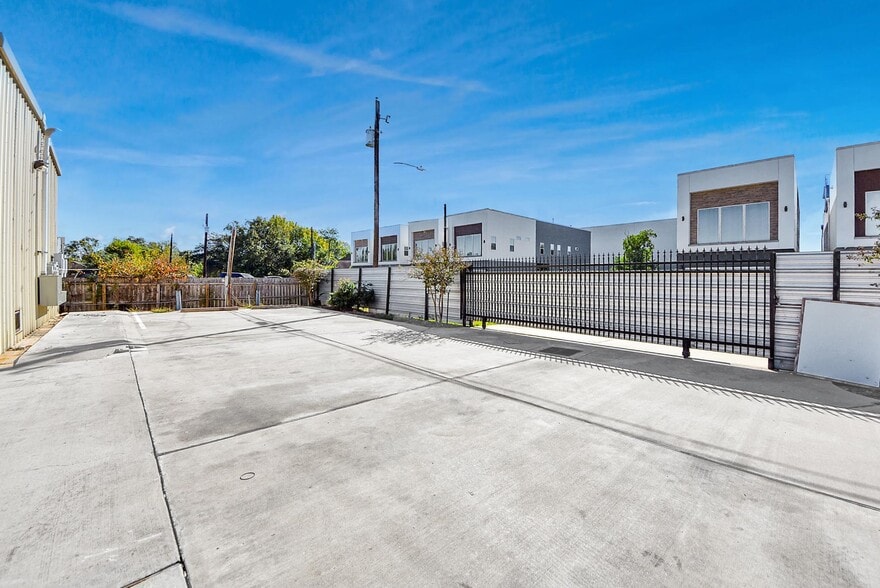 6549 W Tidwell Rd, Houston, TX for lease - Building Photo - Image 3 of 22