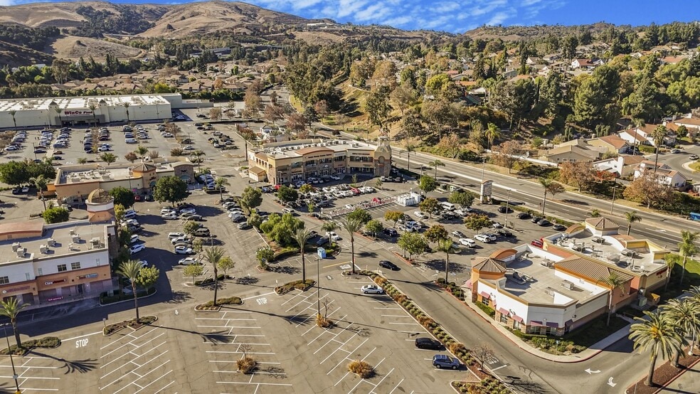 50 & 58 Rio Rancho Rd portfolio of 2 properties for sale on LoopNet.com - Building Photo - Image 3 of 9