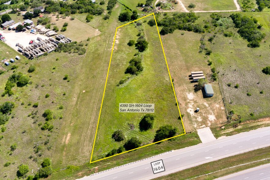 4390 E Loop 1604, Elmendorf, TX for sale - Primary Photo - Image 1 of 30