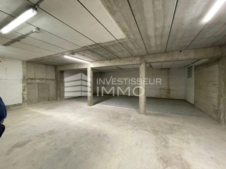 Retail in Melun for lease - Interior Photo - Image 3 of 6