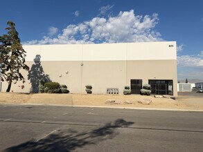911 Linda Way, Sparks, NV for lease Building Photo- Image 1 of 2