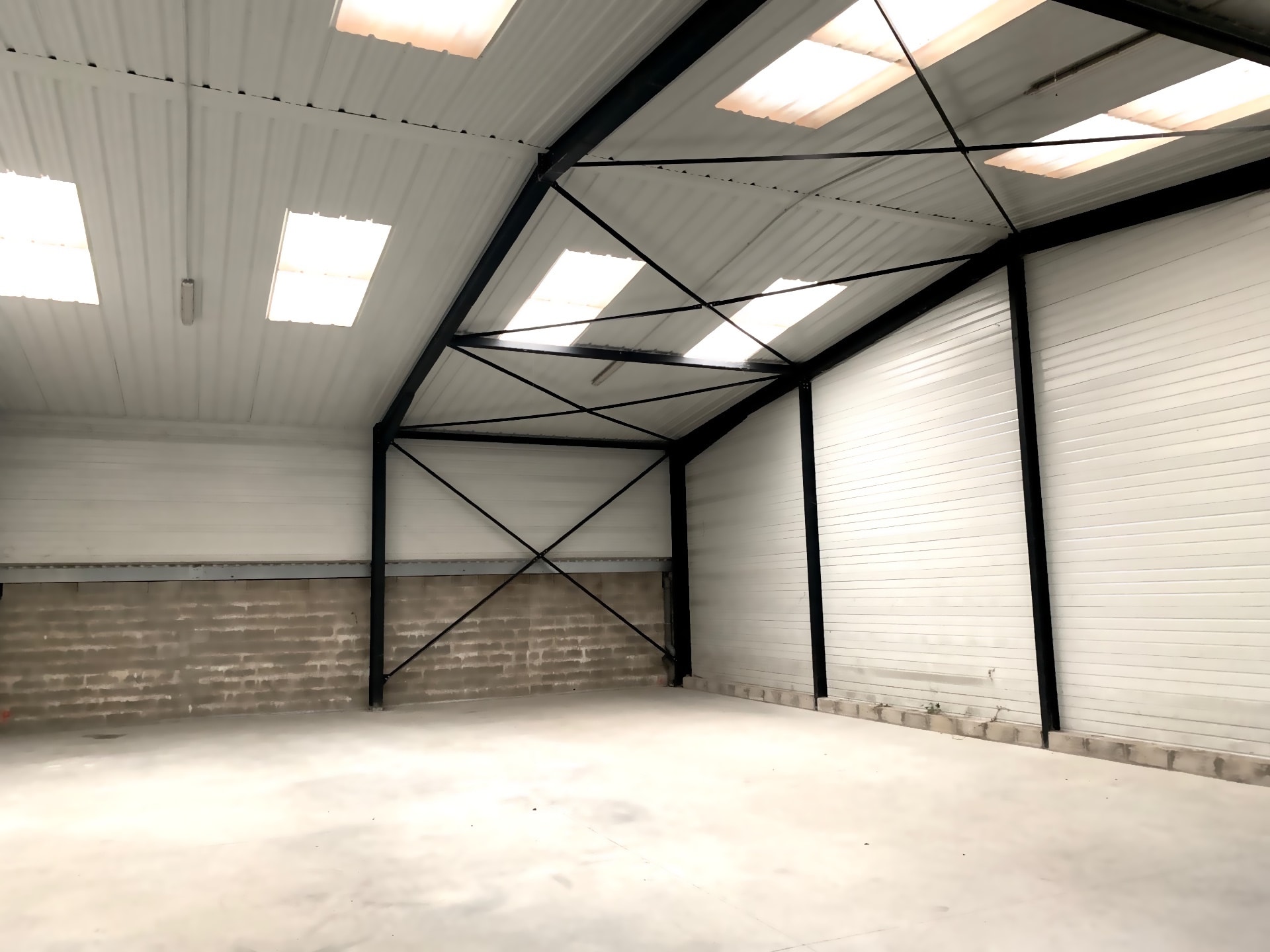 Flex in Vannes for lease Interior Photo- Image 1 of 2