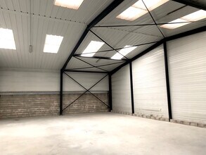 Flex in Vannes for lease Interior Photo- Image 1 of 2