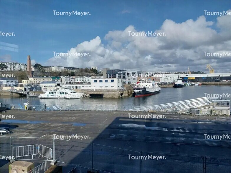 Office in Brest for lease - Building Photo - Image 2 of 8