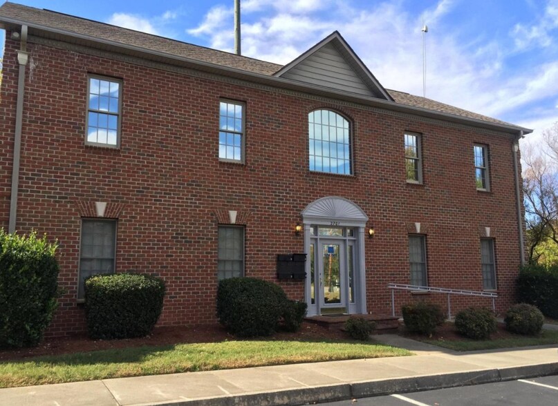 2701 Brambleton Ave SW, Roanoke, VA for sale - Primary Photo - Image 1 of 1
