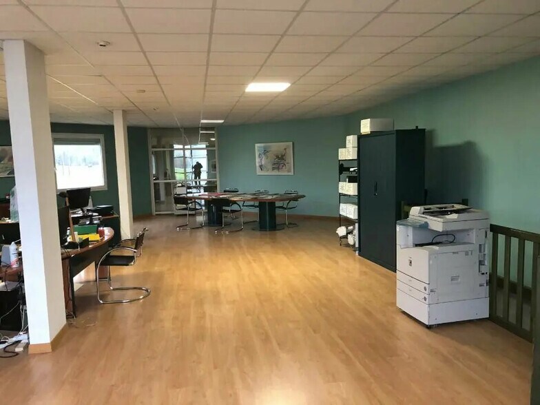 Industrial in Belmont-Tramonet for sale - Interior Photo - Image 2 of 3