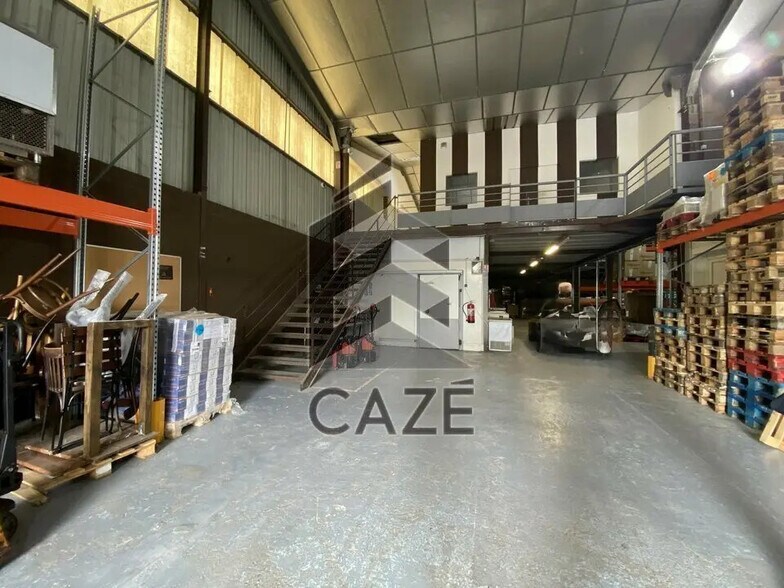 Flex in Bordeaux for sale - Interior Photo - Image 1 of 11