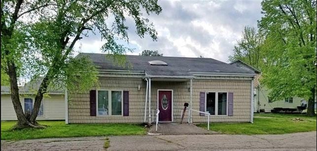 802 S 10th St, Marshall, IL for sale - Primary Photo - Image 1 of 1