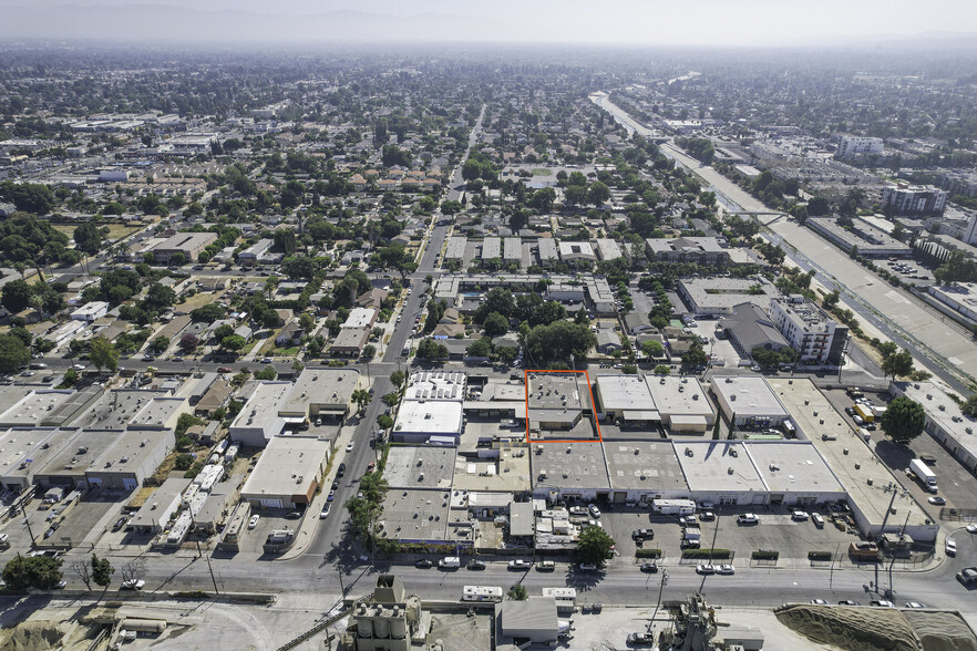 6943 Eton Ave, Canoga Park, CA for lease - Building Photo - Image 3 of 44