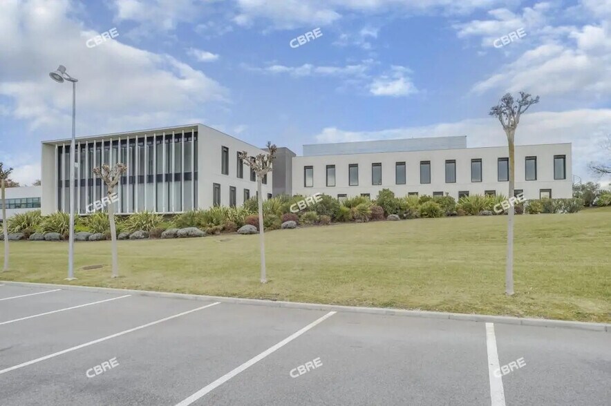 Office in Labège for lease - Building Photo - Image 3 of 12