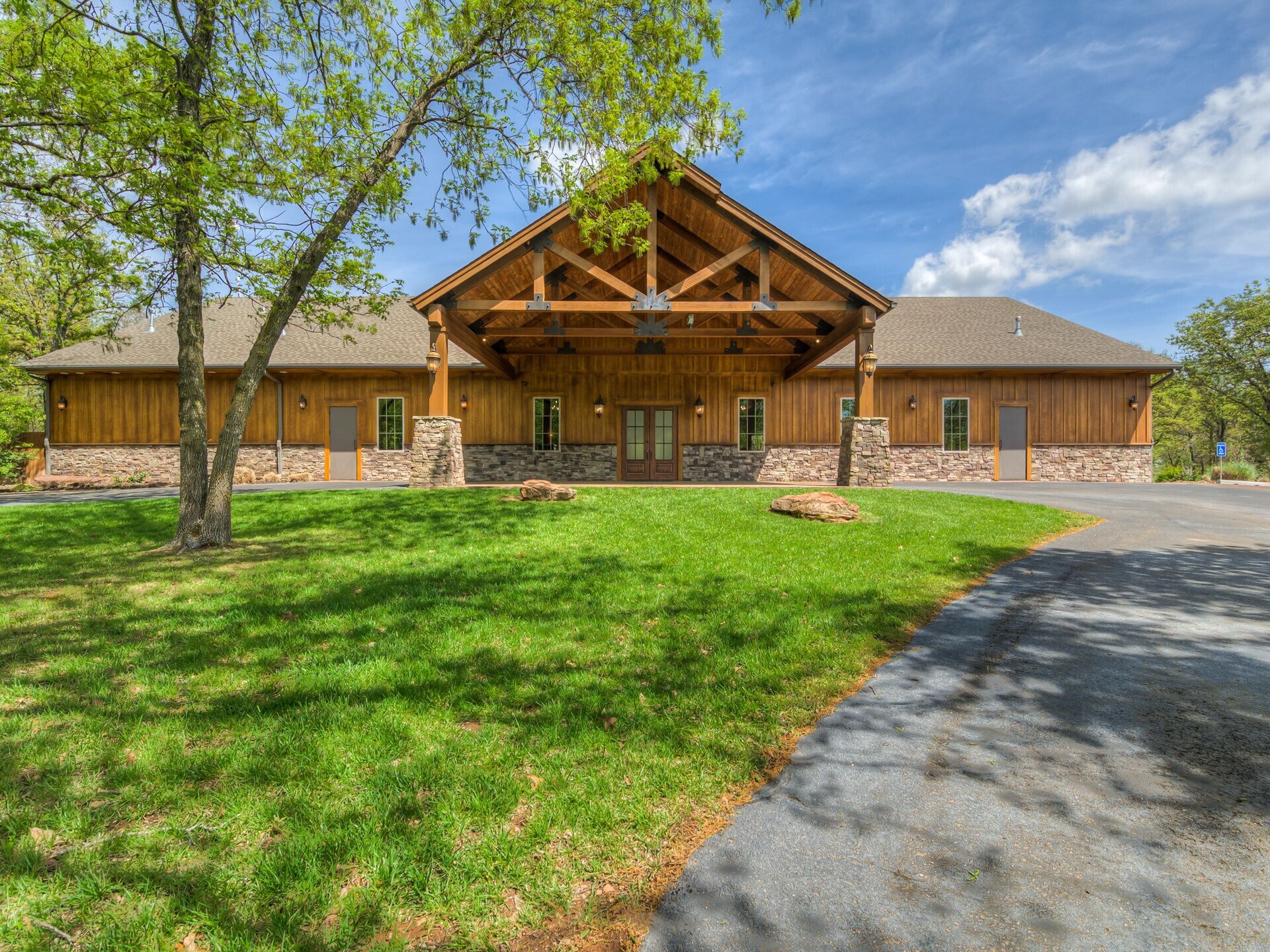 21601 Diagonal Rd, Luther, OK for sale Primary Photo- Image 1 of 1