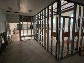 688 Donald Lee Hollowell Pkwy NW, Atlanta, GA for lease Interior Photo- Image 1 of 4