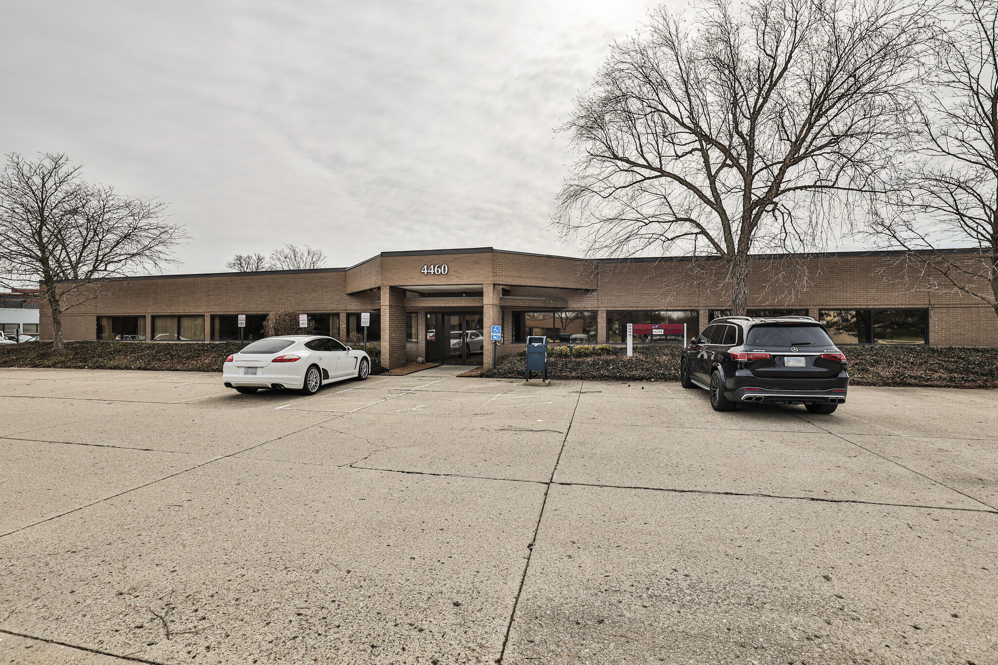 4420-4460 Carver Woods Dr, Blue Ash, OH for lease Building Photo- Image 1 of 16