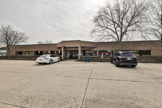 4420-4460 Carver Woods Dr, Blue Ash, OH for lease Building Photo- Image 1 of 16