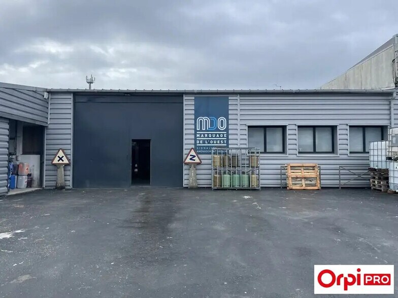 Flex in Saint-Brieuc for lease - Building Photo - Image 1 of 6