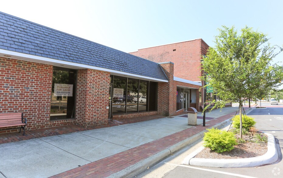 211 1st Ave S, Conover, NC 28613