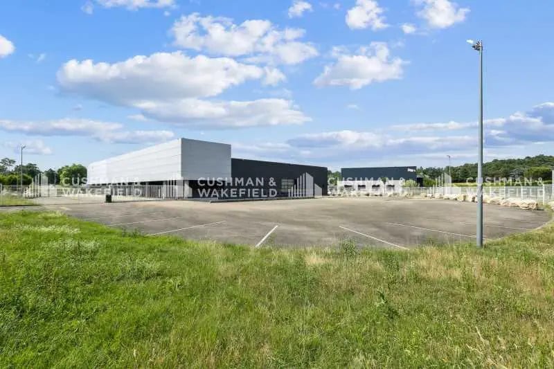 Office in Saint-Priest for lease - Building Photo - Image 3 of 15