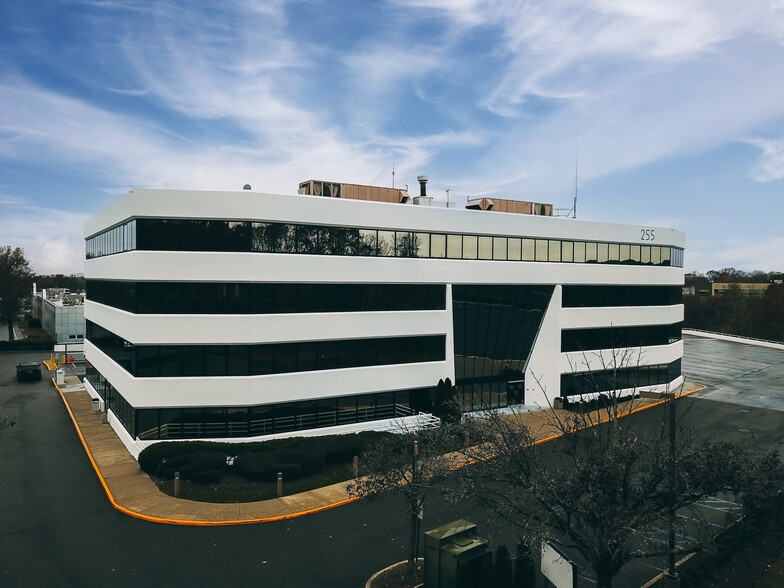 255 Executive Dr, Plainview, NY for lease - Building Photo - Image 3 of 20