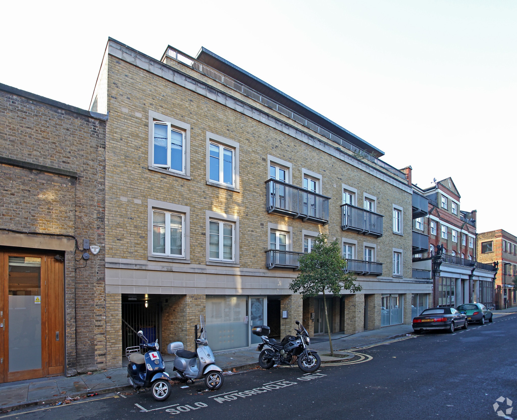 32-36 Bromells Rd, London for sale Building Photo- Image 1 of 1