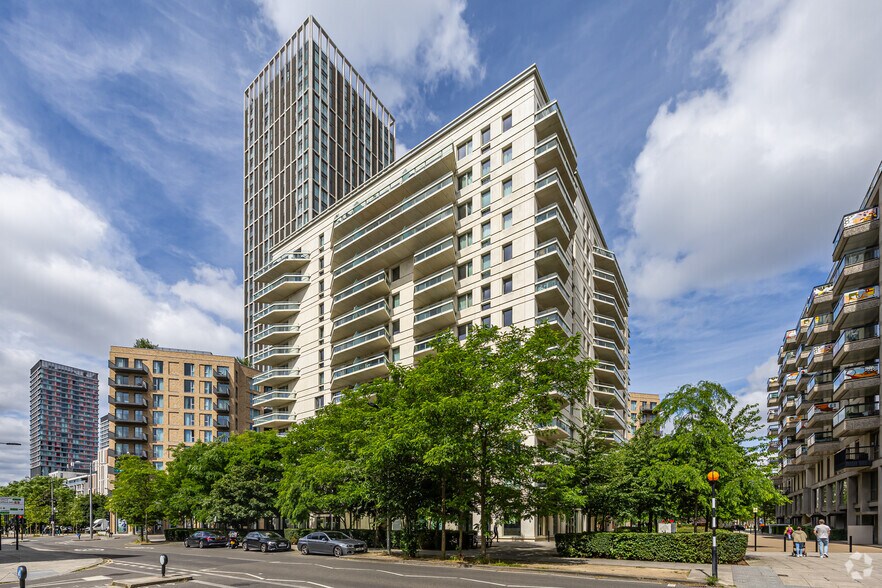 4 Liberty Bridge Rd, London for lease - Primary Photo - Image 1 of 10