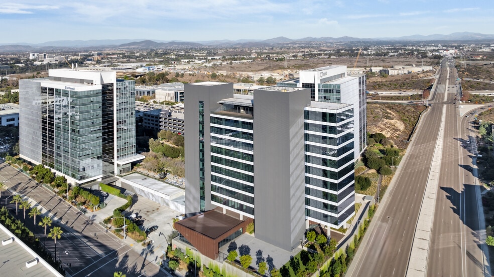 4747 Executive Dr, San Diego, CA for lease - Building Photo - Image 2 of 7