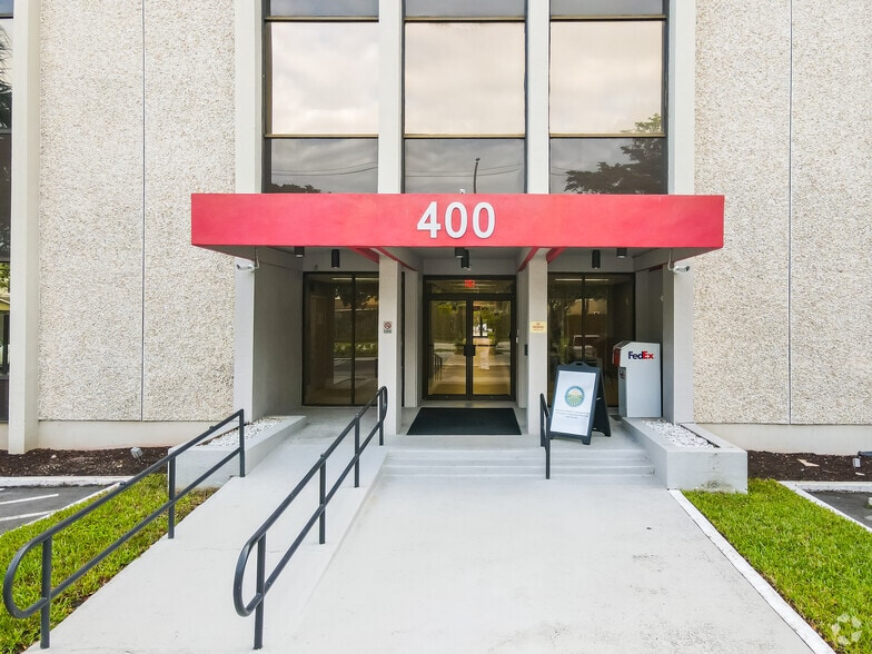 400 N Congress Ave, West Palm Beach, FL for lease - Building Photo - Image 3 of 8
