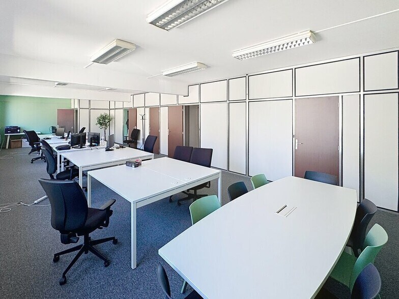 Office in Reims for lease - Building Photo - Image 3 of 13