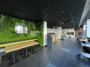 Retail in Lyon for lease Interior Photo- Image 2 of 3