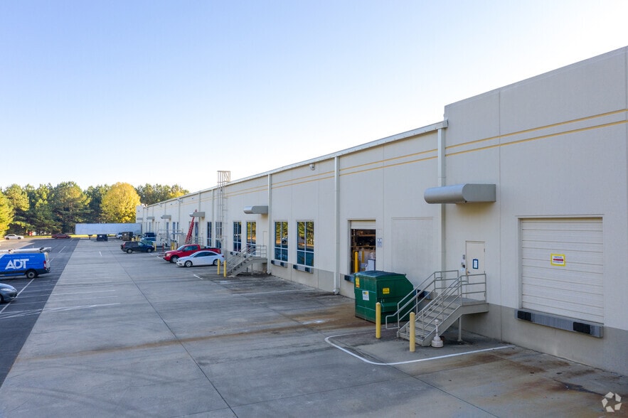 1965 Evergreen Blvd, Duluth, GA for lease - Building Photo - Image 2 of 4