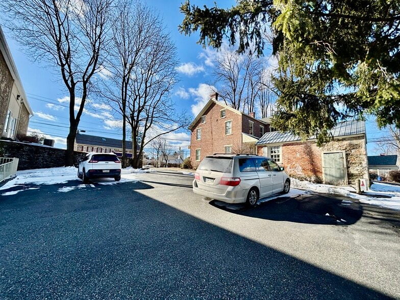 5412 Shimerville Rd, Emmaus, PA for lease - Building Photo - Image 3 of 26