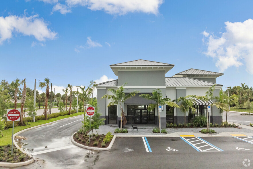 8776 Lantana Rd, Lake Worth, FL for lease - Building Photo - Image 3 of 17