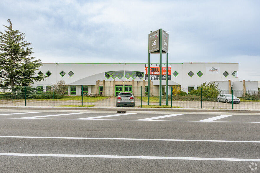 Industrial in Genas for lease - Building Photo - Image 3 of 4