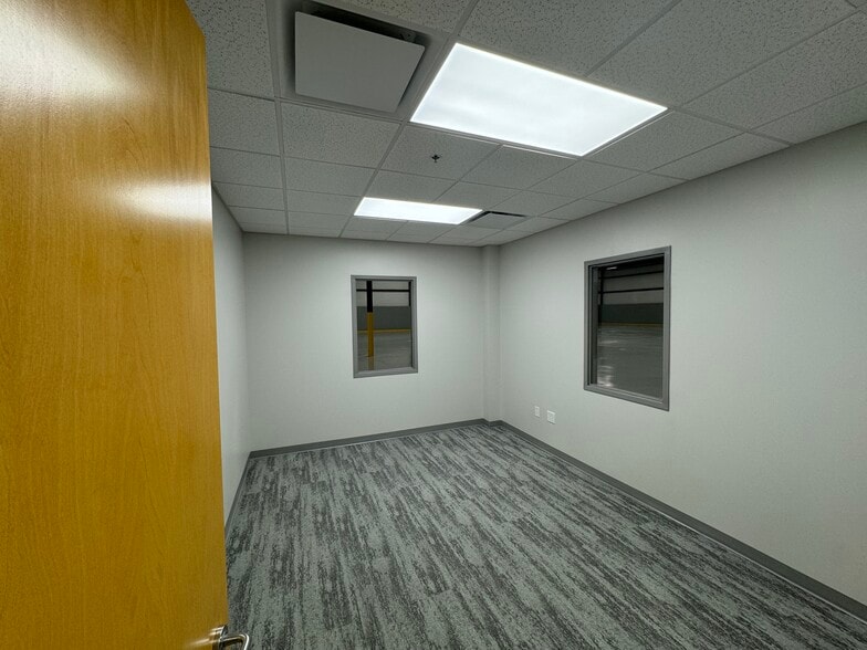 1301-1317 Transport Dr, Raleigh, NC for lease - Interior Photo - Image 3 of 9