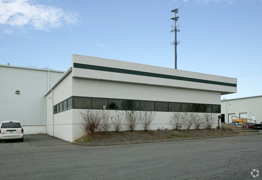 5170 Indiana Ave, Winston-Salem, NC for lease - Building Photo - Image 2 of 5